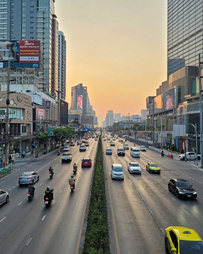 Photo by <a href="https://unsplash.com/@nathan_cima?utm_content=creditCopyText&utm_medium=referral&utm_source=unsplash">Nathan Cima</a> on <a href="https://unsplash.com/photos/a-city-street-filled-with-lots-of-traffic-3N08B59fgHQ?utm_content=creditCopyText&utm_medium=referral&utm_source=unsplash">Unsplash</a>   